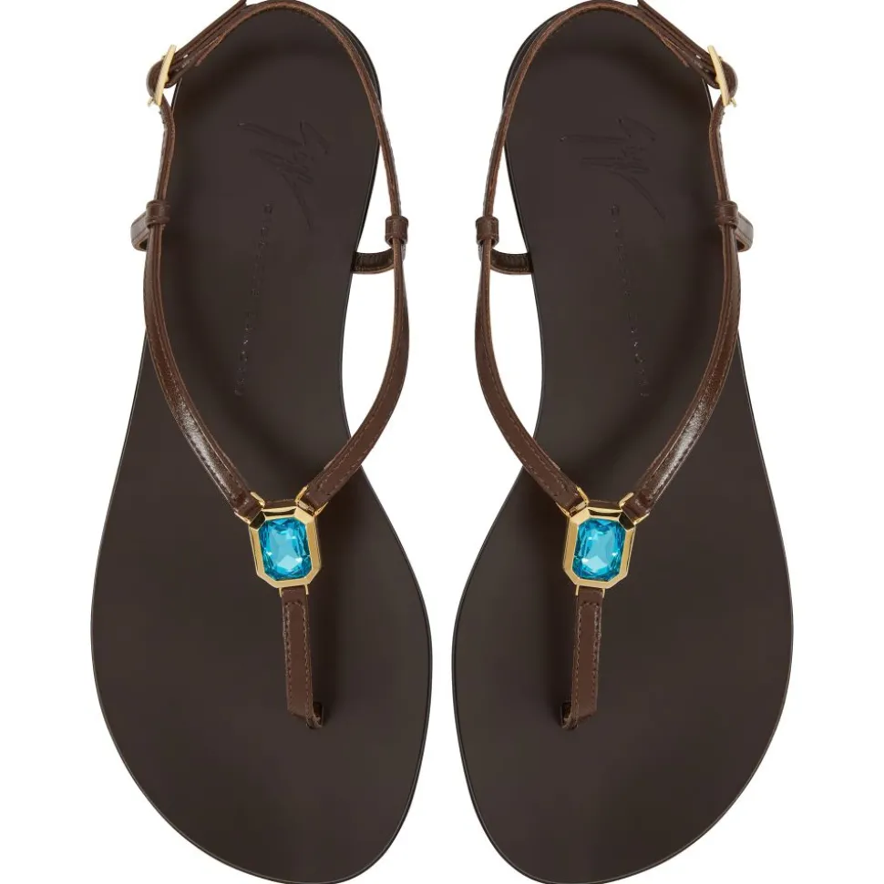 CAMELIEE FLAT