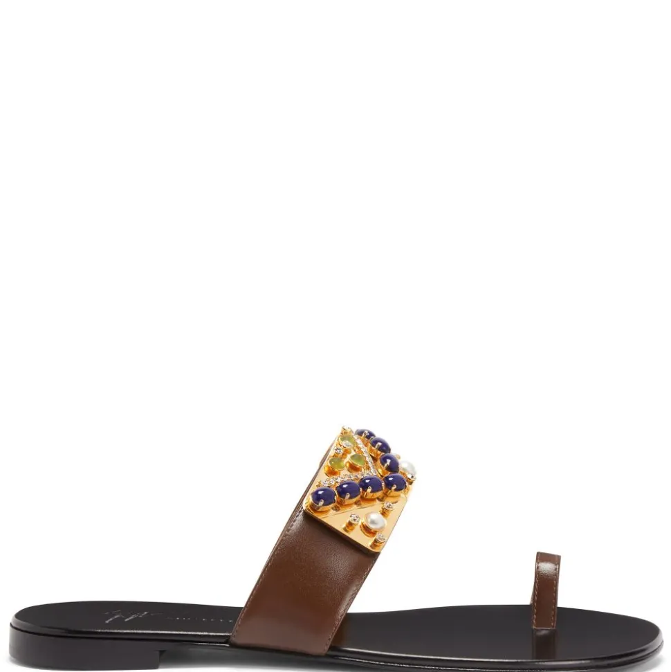 NEFERTITI FLAT